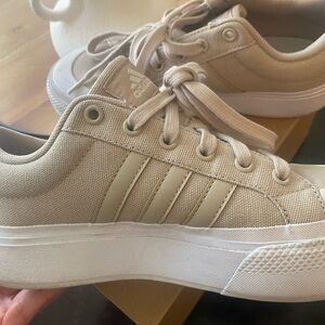 Adidas khaki // platform sneaks!